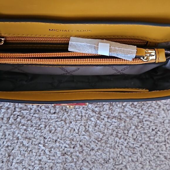 NWT Michael Kors Marigold crossbody/shoulder bag - Picture 6 of 10